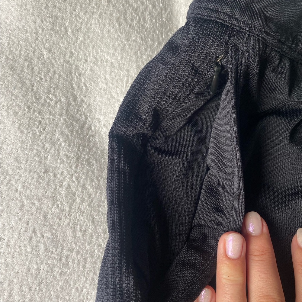 UNIQLO Shorts - Picture 3 of 10